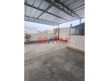 🏠 ¡Oportunidad única en Trujillo! 🏠

Descubre esta espaciosa y versátil casa urbana de 3 pisos, perfectamente ubicada en Wilfredo Torres 966, la cua