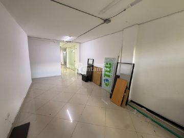 oficina en arriendo en suramericana. Cod A777190