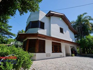 Fantástica casa en barrio Las Carreras - San Isidro - Reynolds Propiedades