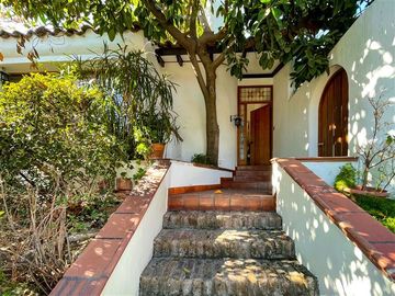 Casa en venta de 5 dorm. en Las Condes