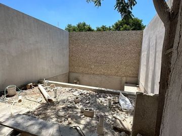 CASA COMPLETAMENTE REMODELADA  EN VENTA EN LA ERMITA CENTRO, MERIDA.