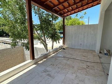 CASA COMPLETAMENTE REMODELADA  EN VENTA EN LA ERMITA CENTRO, MERIDA.