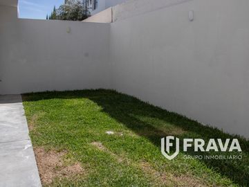 VENTA DE CASA EN COTO ACANTIA EN SOLARES RESIDENCIAL