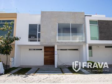 VENTA DE CASA EN COTO ACANTIA EN SOLARES RESIDENCIAL