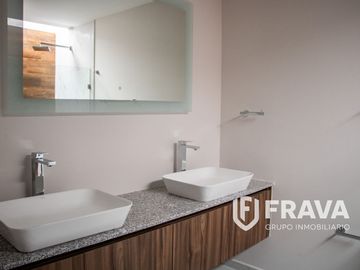 VENTA DE CASA EN COTO ACANTIA EN SOLARES RESIDENCIAL