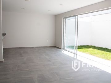 VENTA DE CASA EN COTO ACANTIA EN SOLARES RESIDENCIAL