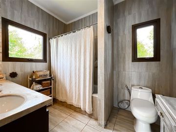 Casa En Venta En Requínoa (las Mercedes, Condominio) JARDÍN