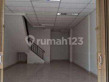 Ruko hadap jalan,dekat pintu Tol BSD City