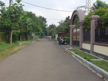 Tanah Luas 1.345M2, SHM, cocok untuk hunian, townhouse di Cinere