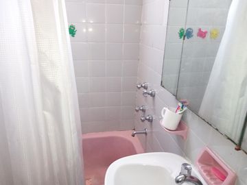 Venta. Departamento. 4 ambientes con dependencia. Luminoso
