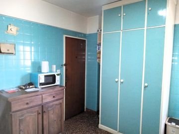 Venta. Departamento. 4 ambientes con dependencia. Luminoso