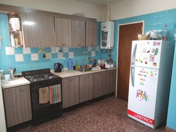 Venta. Departamento. 4 ambientes con dependencia. Luminoso