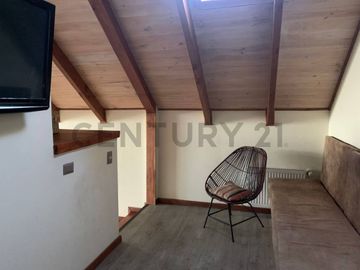 Moderna casa en la Puntilla con vista al lago