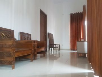BU RUMAH MEWAH SEMI FURNISH SIAP HUNI DEKAT UNRIYO JOGJA