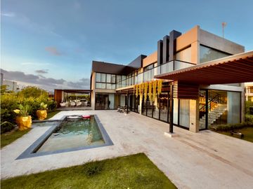 Manzanillo - Venta de Exclusiva Casa en Conjunto Palma Real.