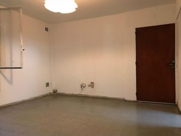Departamento Planta Baja ubicado en Barrio Luz y Fuerza .