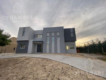 Casa a la Laguna en El Cantón Norte