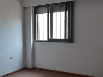 Departamento de 2 dormitorios y 2 baños en microcentro