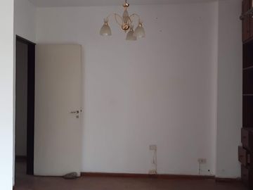 Departamento de 2 dormitorios y 2 baños en microcentro