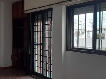Departamento de 2 dormitorios y 2 baños en microcentro