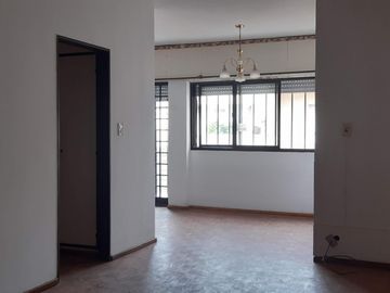 Departamento de 2 dormitorios y 2 baños en microcentro