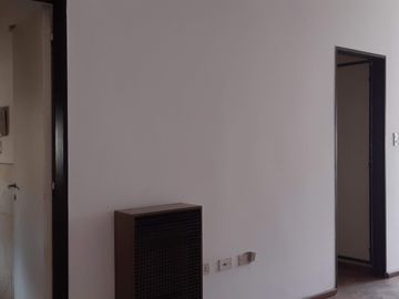Departamento de 2 dormitorios y 2 baños en microcentro