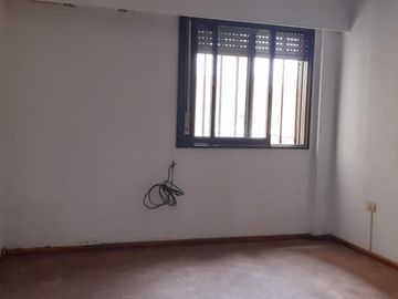 Departamento de 2 dormitorios y 2 baños en microcentro