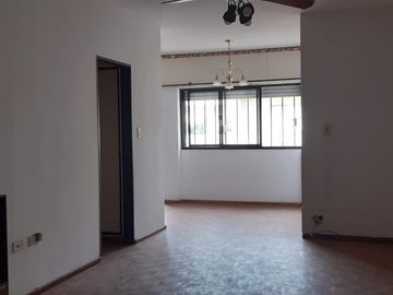Departamento de 2 dormitorios y 2 baños en microcentro