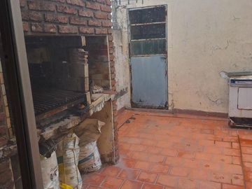 Casa de cuatro ambientes en planta alta en venta en Haedo Norte