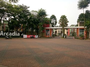Dijual Rumah Arcadia Village Gading Serpong Lokasi Strategis Murah