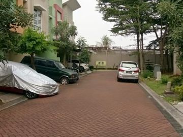 Dijual Rumah Arcadia Village Gading Serpong Lokasi Strategis Murah