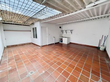 casa-local en venta en la playa. Cod V12517