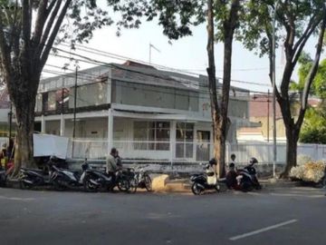 Rumah Jaksa Agung Suprapto Strategis, Nol Jalan Raya