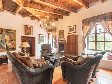 OPORTUNIDAD Casa en VENTA en Bosque de las Lomas (Privada Real de las Lomas)