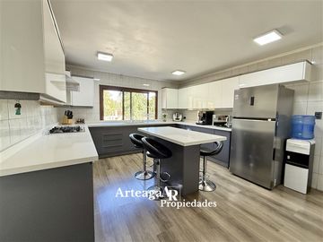 Casa arriendo,Algarrobal,Chicureo incluye jardinero-pisciner