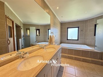 Casa arriendo,Algarrobal,Chicureo incluye jardinero-pisciner