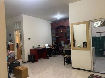 Rumah Pojok Shm di Jalan Sutorejo Prima Utara Surabaya