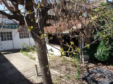 EXCELENTE CASA EN LOTE PROPIO, BUENA UBICACIÓN A METROS DE CENTRO COMERCIAL JOSÉ LEÓN SUÁREZ, CON GALPÓN Y QUINCHO CON PARRILLA, LOTE DE 8,66 mts x 45