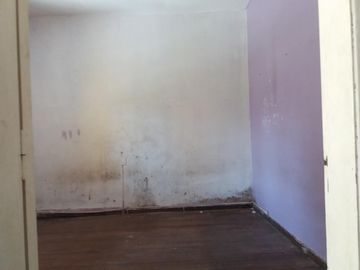 EXCELENTE CASA EN LOTE PROPIO, BUENA UBICACIÓN A METROS DE CENTRO COMERCIAL JOSÉ LEÓN SUÁREZ, CON GALPÓN Y QUINCHO CON PARRILLA, LOTE DE 8,66 mts x 45