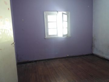 EXCELENTE CASA EN LOTE PROPIO, BUENA UBICACIÓN A METROS DE CENTRO COMERCIAL JOSÉ LEÓN SUÁREZ, CON GALPÓN Y QUINCHO CON PARRILLA, LOTE DE 8,66 mts x 45