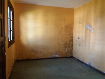 EXCELENTE CASA EN LOTE PROPIO, BUENA UBICACIÓN A METROS DE CENTRO COMERCIAL JOSÉ LEÓN SUÁREZ, CON GALPÓN Y QUINCHO CON PARRILLA, LOTE DE 8,66 mts x 45