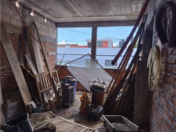 VENTA CASA CON LOCAL COMERCIAL