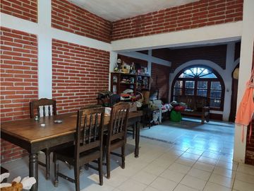 VENTA CASA CON LOCAL COMERCIAL