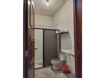 VENTA CASA CON LOCAL COMERCIAL