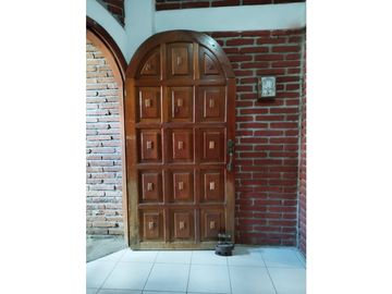 VENTA CASA CON LOCAL COMERCIAL