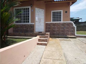 Se Vende Hermosa casa de esquina en Las Mañanitas, Los Nogales