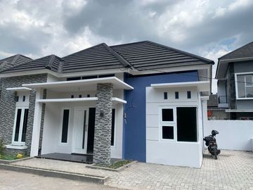 RUMAH SIAP HUNI TERLARIS DI SLEMAN DEKET JALAN JOGJA SOLO