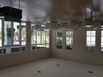 Venta de preciosa casa Acuarela Esquinera en Brisana- casalaguna- Cerca Riocentro dorado.