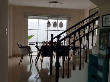 Venta de casa moderna en Urb. Casalaguna/Buen financiamiento/A pocos minutos de Riocentro Dorado y Plaza Batan.