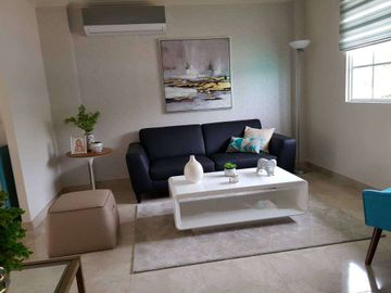 Venta de casa moderna en Urb. Casalaguna/Buen financiamiento/A pocos minutos de Riocentro Dorado y Plaza Batan.